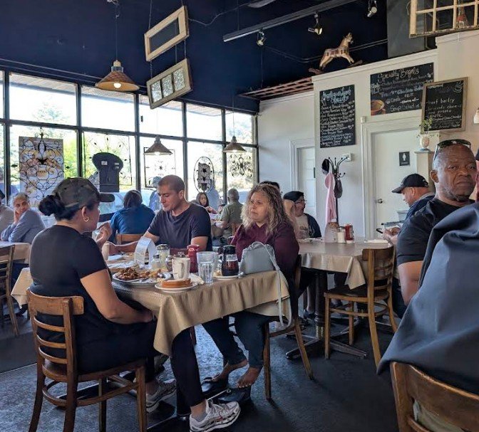 Angelique's Family Restaurant Featured image